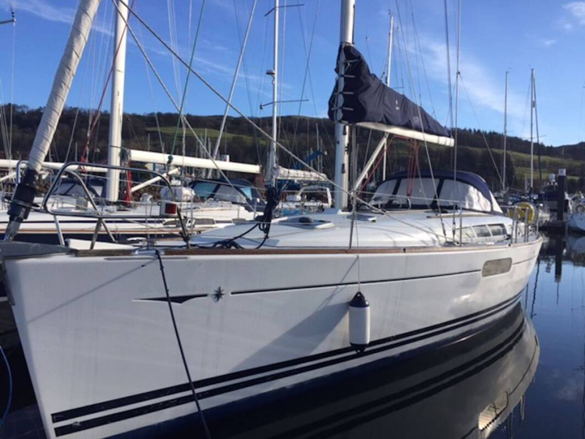 Sun Odyssey 44i side