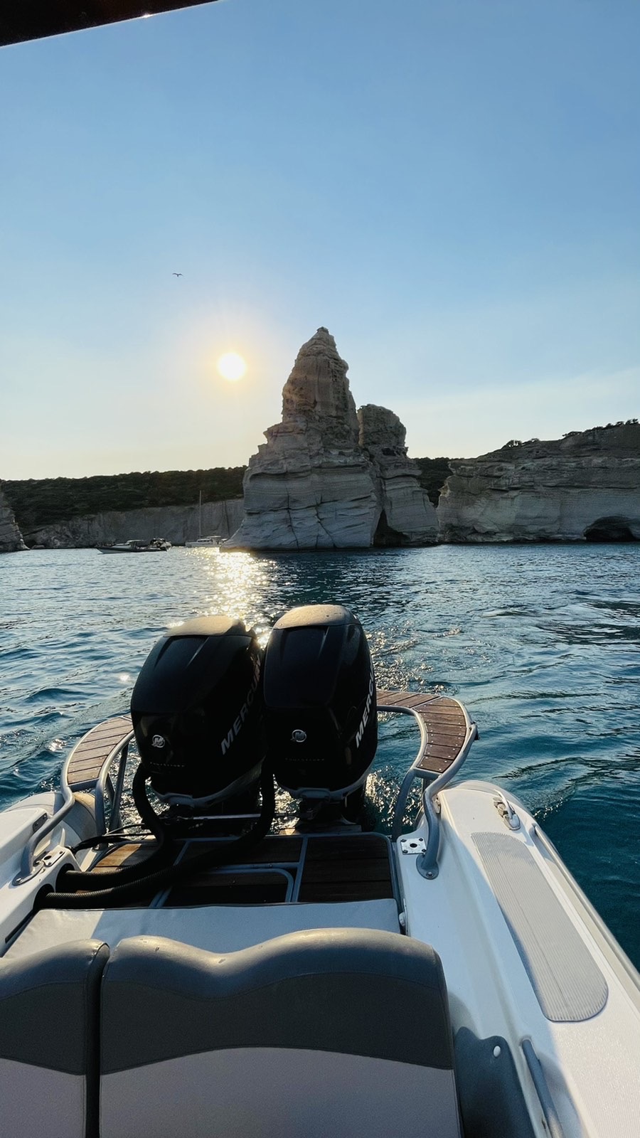 Motorboat cruise in Kleftiko,Milos