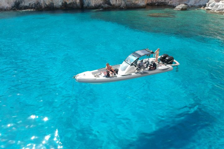 Polco Rib motorboat cruise in Poliegos