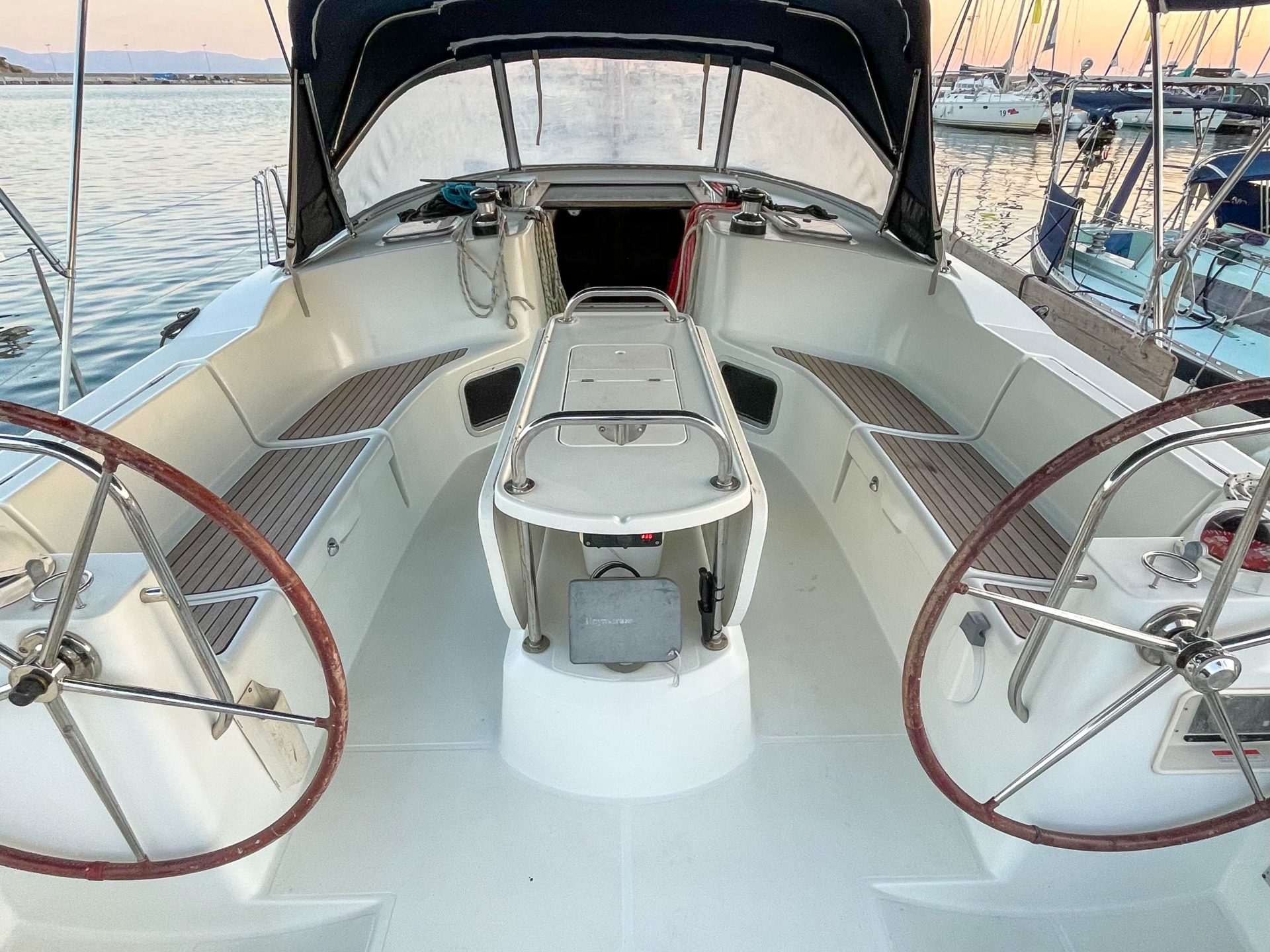 Sun Odyssey 44i cock pit