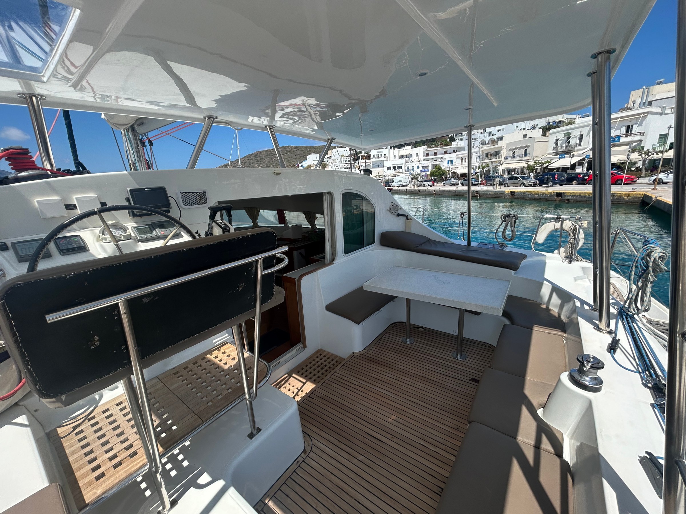 LAGOON 410s2 COCKPIT